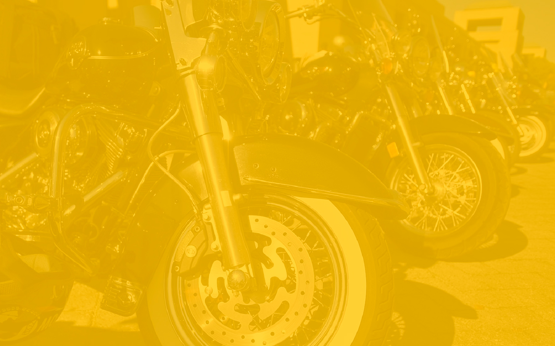 Detalhe da roda e do freio a disco de uma moto