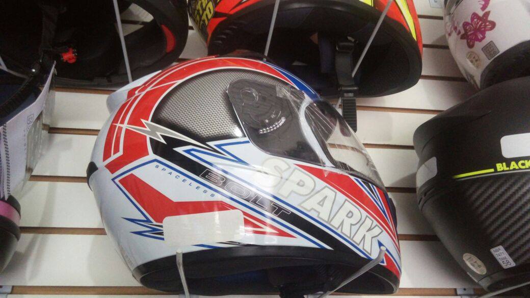Capacete para motociclista na Street Motos Jacareí